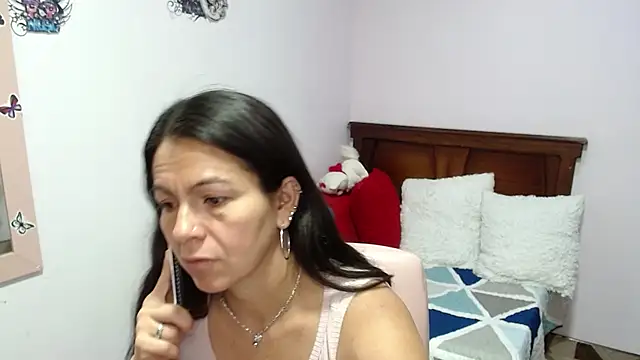 Chat +18 de camilavargas_ ao vivo
