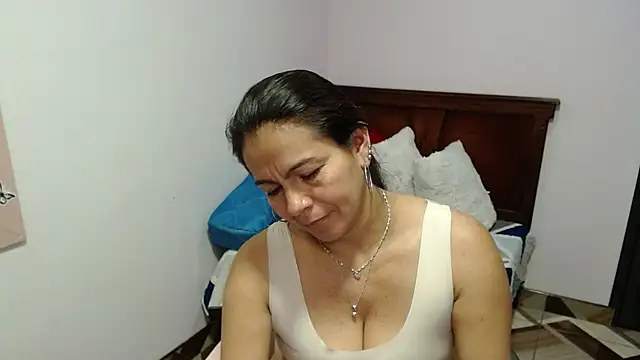 แชท XXX สดของ camilavargas_