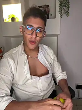 SalvadorFit 在線直播表演