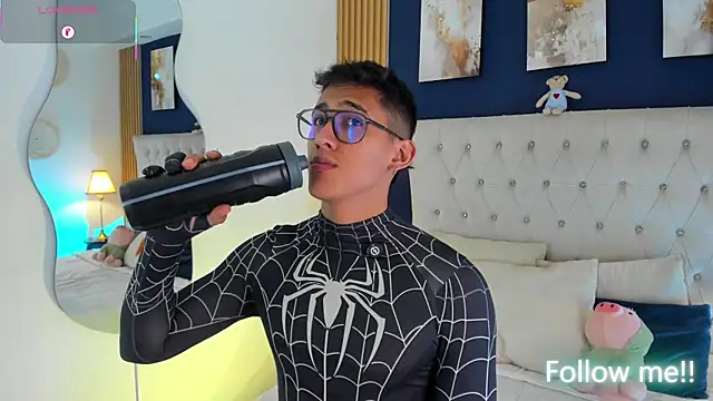 SalvadorFit's Webcam Show