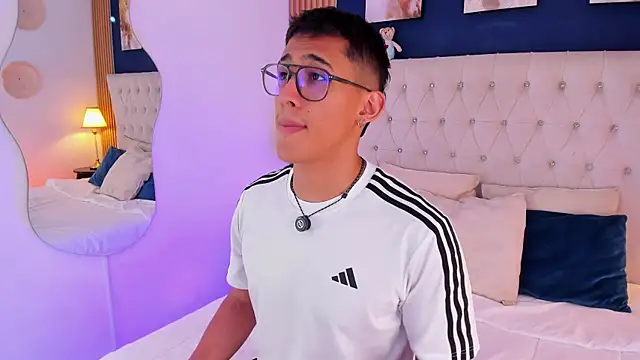 SalvadorFit 在線直播表演