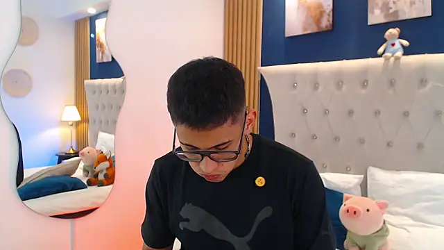 SalvadorFit 网络视讯表演
