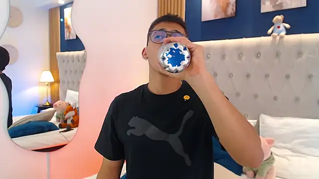 SalvadorFit 在線直播表演