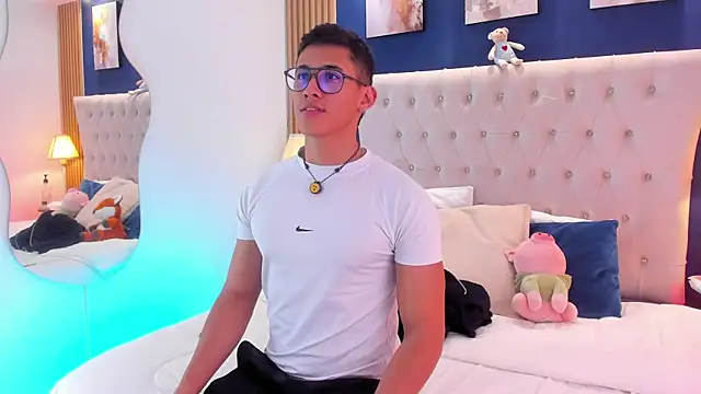 SalvadorFit 在線直播表演