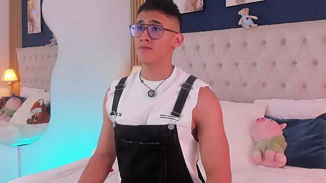 SalvadorFit 网络视讯表演