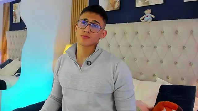 SalvadorFit 网络视讯表演