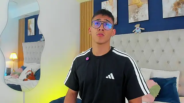 SalvadorFit 在線直播表演
