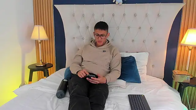 SalvadorFit 在線直播表演
