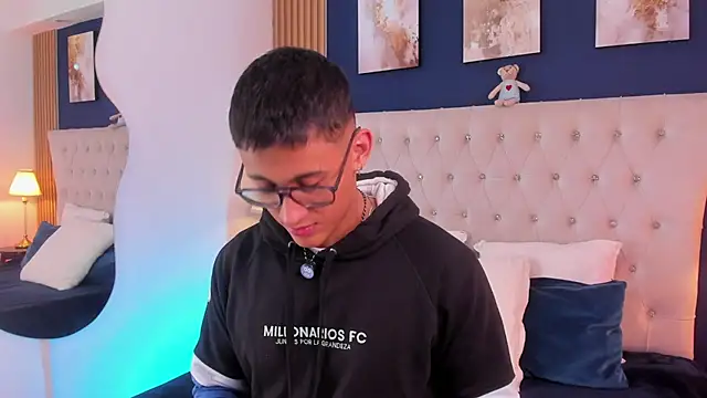 SalvadorFit 在線直播表演