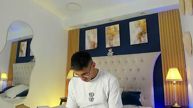 SalvadorFit 网络视讯表演