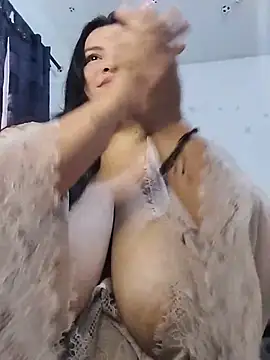 LucyDiamonds1's Webcam Show