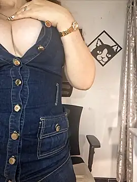 Lina_444 Adlı Modelin Canlı XXX Sohbeti