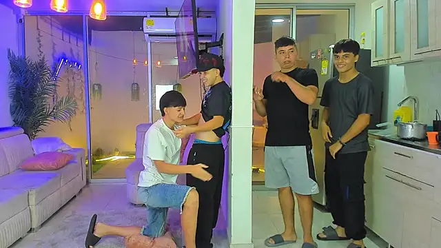 Houseofwarrios Show in webcam