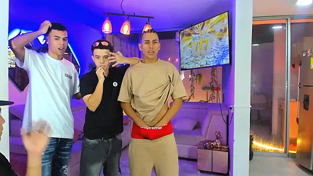 Pokazy przed kamerką – Houseofwarrios