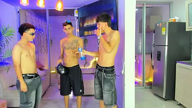 Houseofwarrios Show in webcam