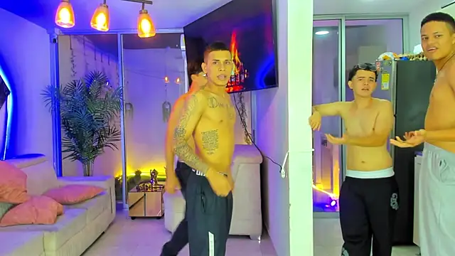 Houseofwarrios Adlı Modelin Web Kamerası Şovu