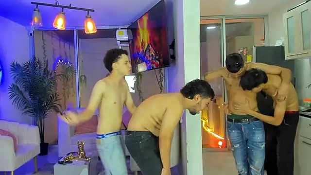 Houseofwarrios Adlı Modelin Web Kamerası Şovu