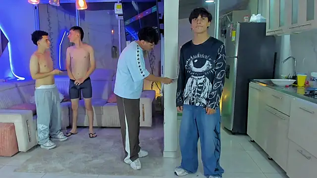 Houseofwarrios Adlı Modelin Web Kamerası Şovu