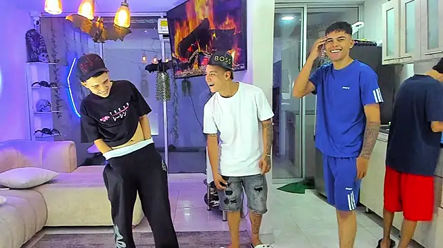 โชว์เว็บแคมของ Houseofwarrios