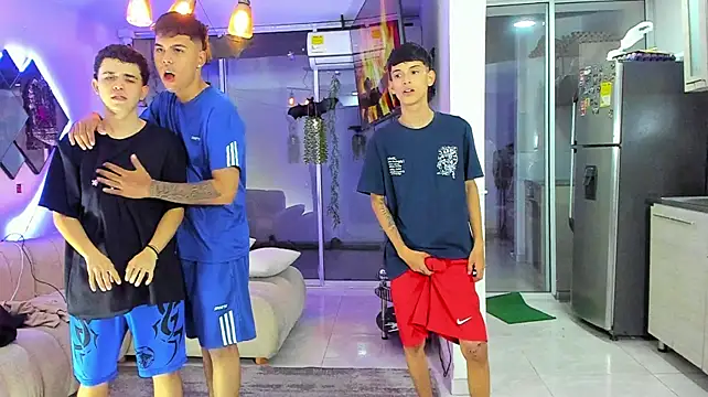 โชว์เว็บแคมของ Houseofwarrios