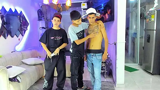 Houseofwarrios Adlı Modelin Web Kamerası Şovu