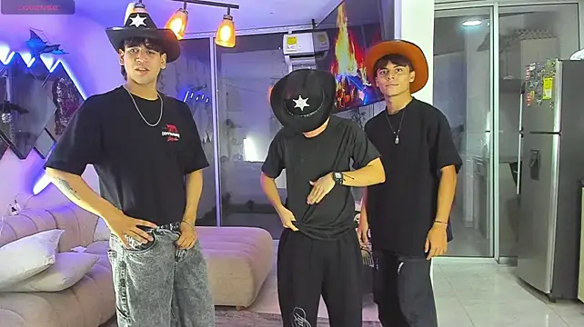 Show modela Houseofwarrios na web-kameri