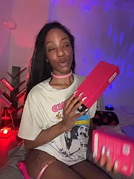 LoveDreaux Show in webcam