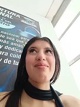 Show modela SALOME-28_ na web-kameri