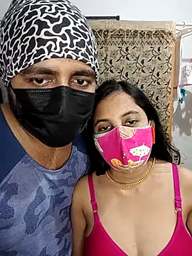 Preethitamil_ponnu: διαδικτυακό σόου στην κάμερα