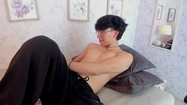 Pokazy przed kamerką – liam_twiink