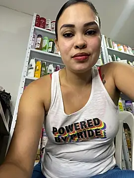 FOX_LATINA's Live XXX Chat