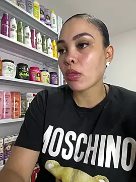 FOX_LATINA Adlı Modelin Web Kamerası Şovu