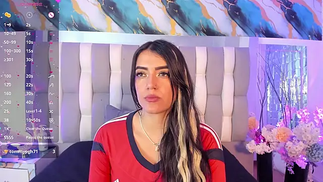 Chat +18 de IsaDiiaz ao vivo