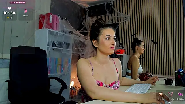 Pertunjukan Kamera Web OfficeGirls