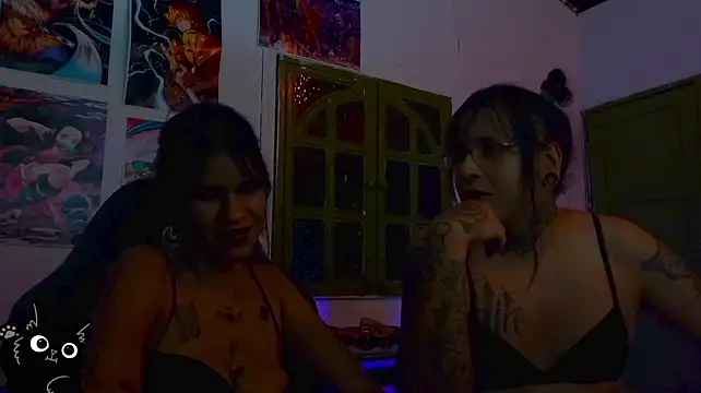 Couple_Moth666's Webcam Show