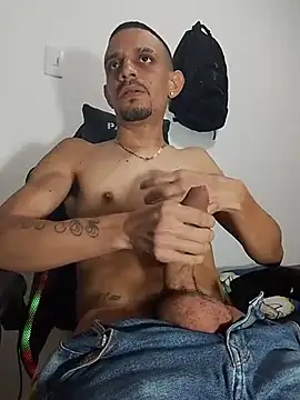 Show de LatinBeast26cm na webcam