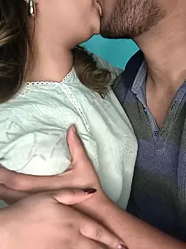 HARRY-CHERRY: διαδικτυακό σόου στην κάμερα