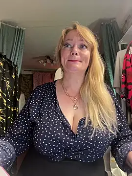 Sweet-blonde's Webcam Show