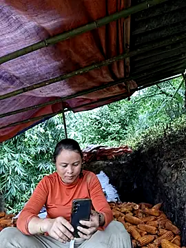 xuxulovezz Adlı Modelin Canlı Sohbet Odası