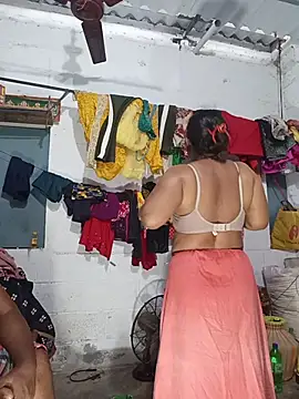 reya743 Show in webcam