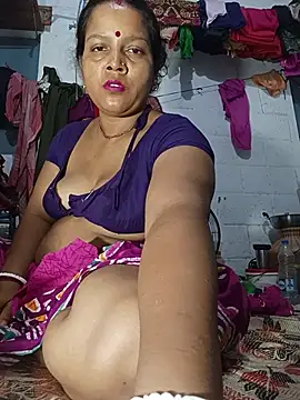 reya743 Show in webcam