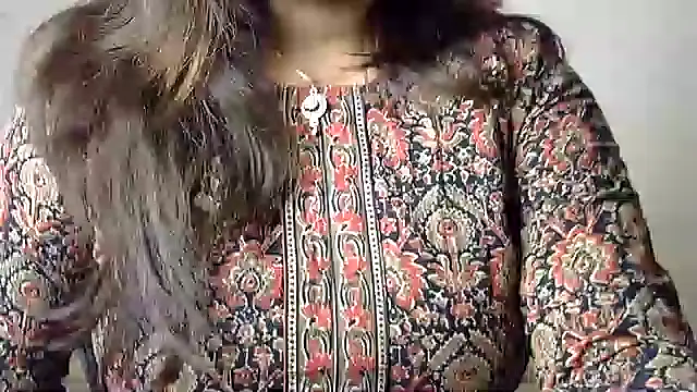 Gujjugirl1's Webcam Show