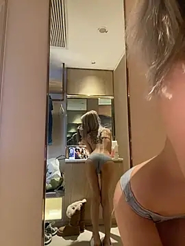 Sunflower-77 Adlı Modelin Web Kamerası Şovu