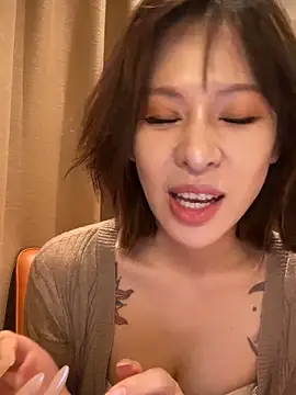 Sunflower-77 在線直播表演
