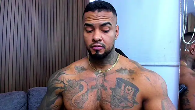 Show modela binmontana_ na web-kameri