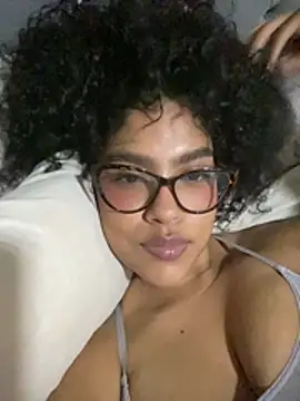 Kittybrown18 Adlı Modelin Canlı XXX Sohbeti