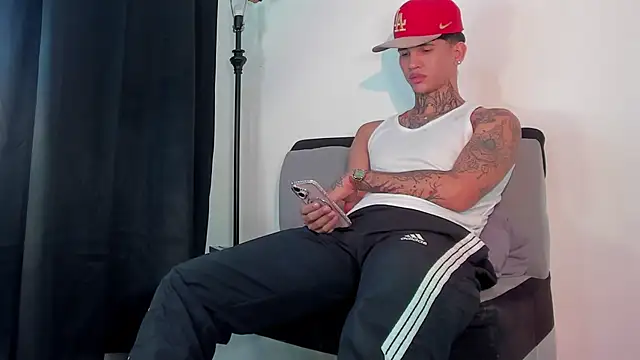 damian_xxxl Show in webcam
