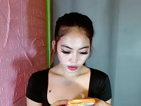 christinedelaveigne's Webcam Show
