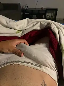 donjuan19cm: διαδικτυακό σόου στην κάμερα