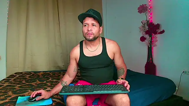 LucasGaeel Show in webcam